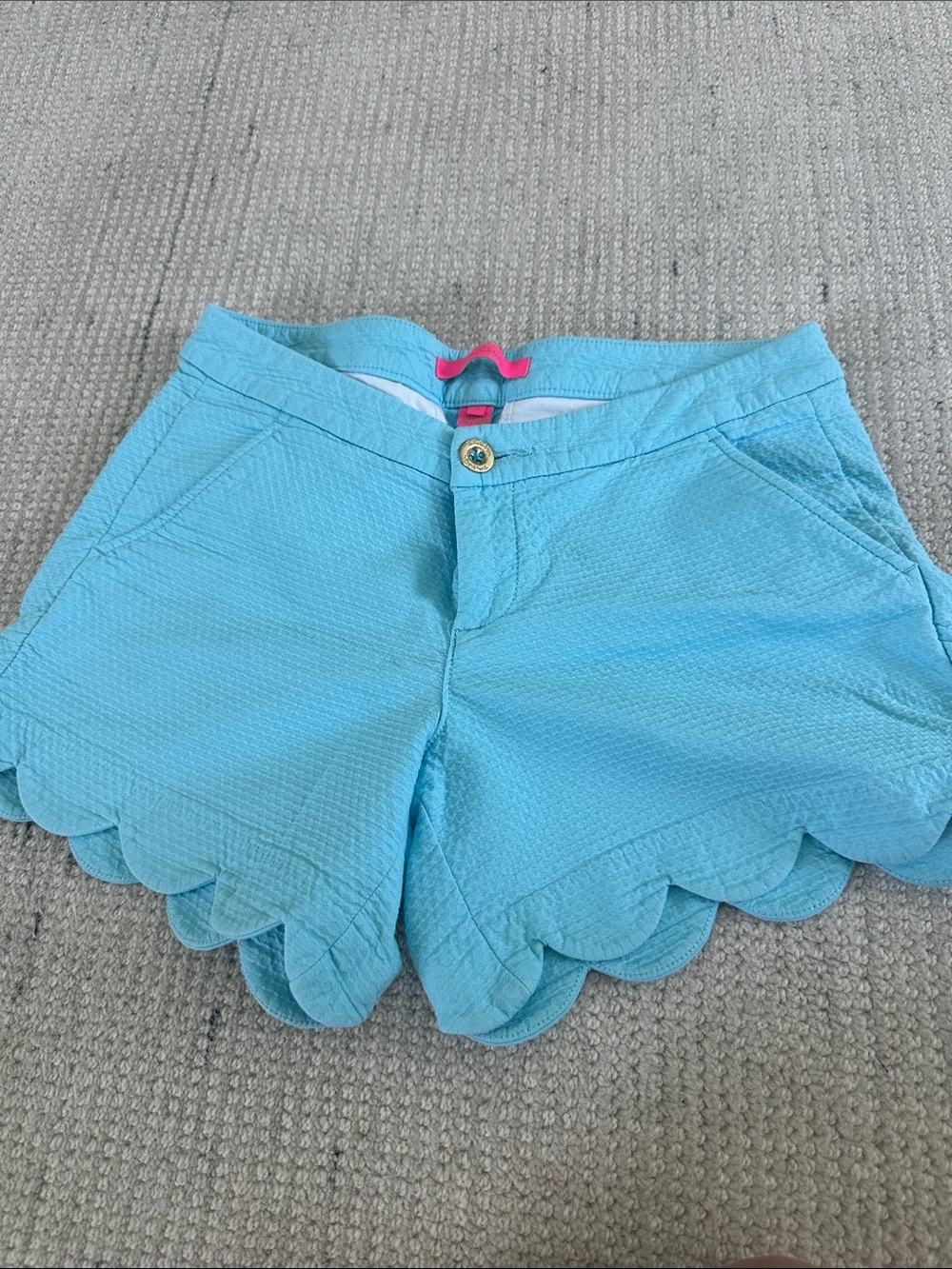 Lilly Pulitzer Light Aqua Blue Scalloped Hem Shorts; SZ 4. EUC
